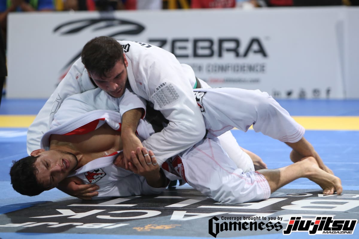 João Gabriel vs. Felipe Pena