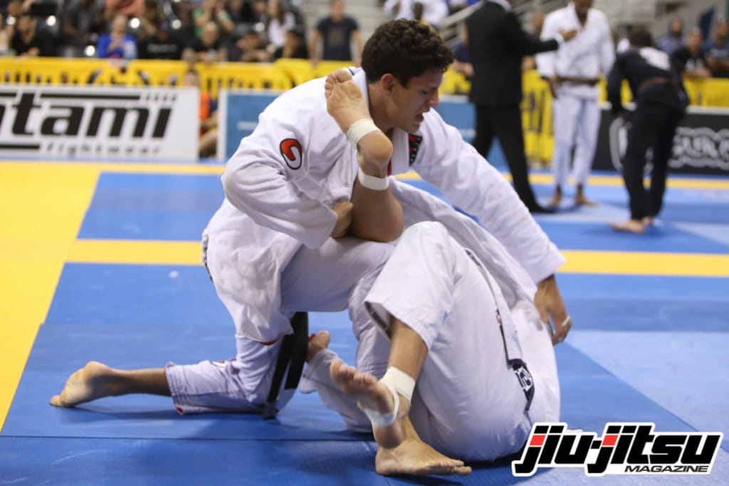 Felipe Preguiça teaches you to close the reverse triangle and attack the arm