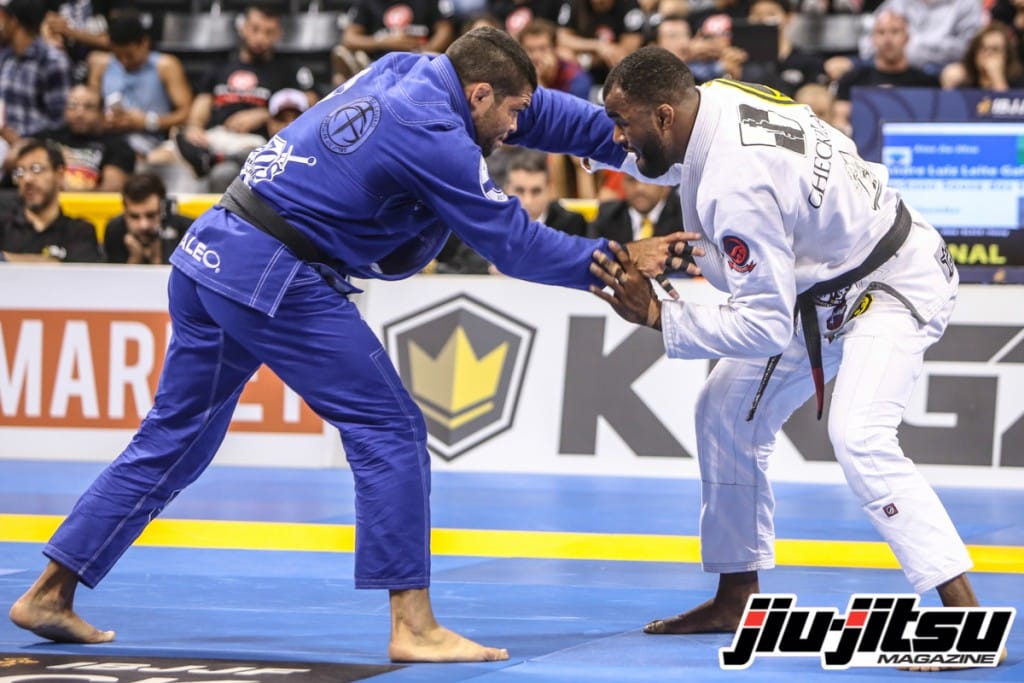 Shut down the open guard with this tips from Andre Galvão