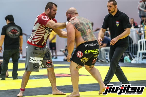 Dean Lister explains the workings of the kneebar from half guard